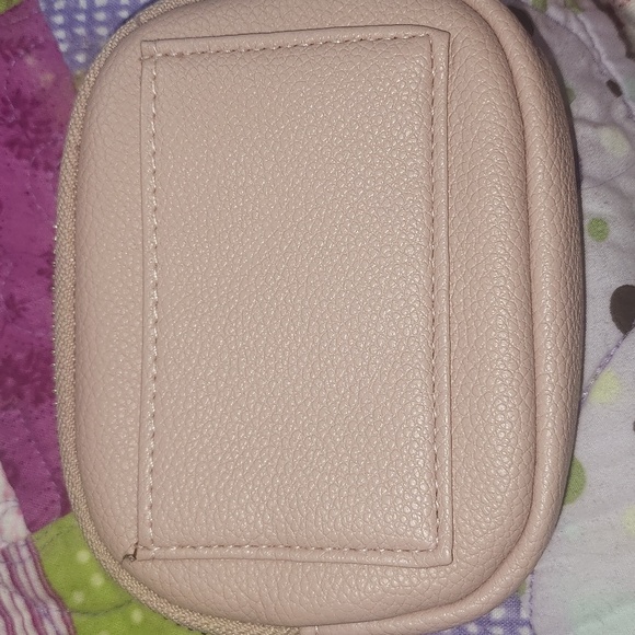 Victoria's Secret Small Clutch Change Purse NWOT  dull pink with Gold Accents - Picture 6 of 7